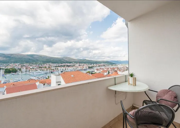 The Best Old Town View Apartment, 5 Min Walk, Parking