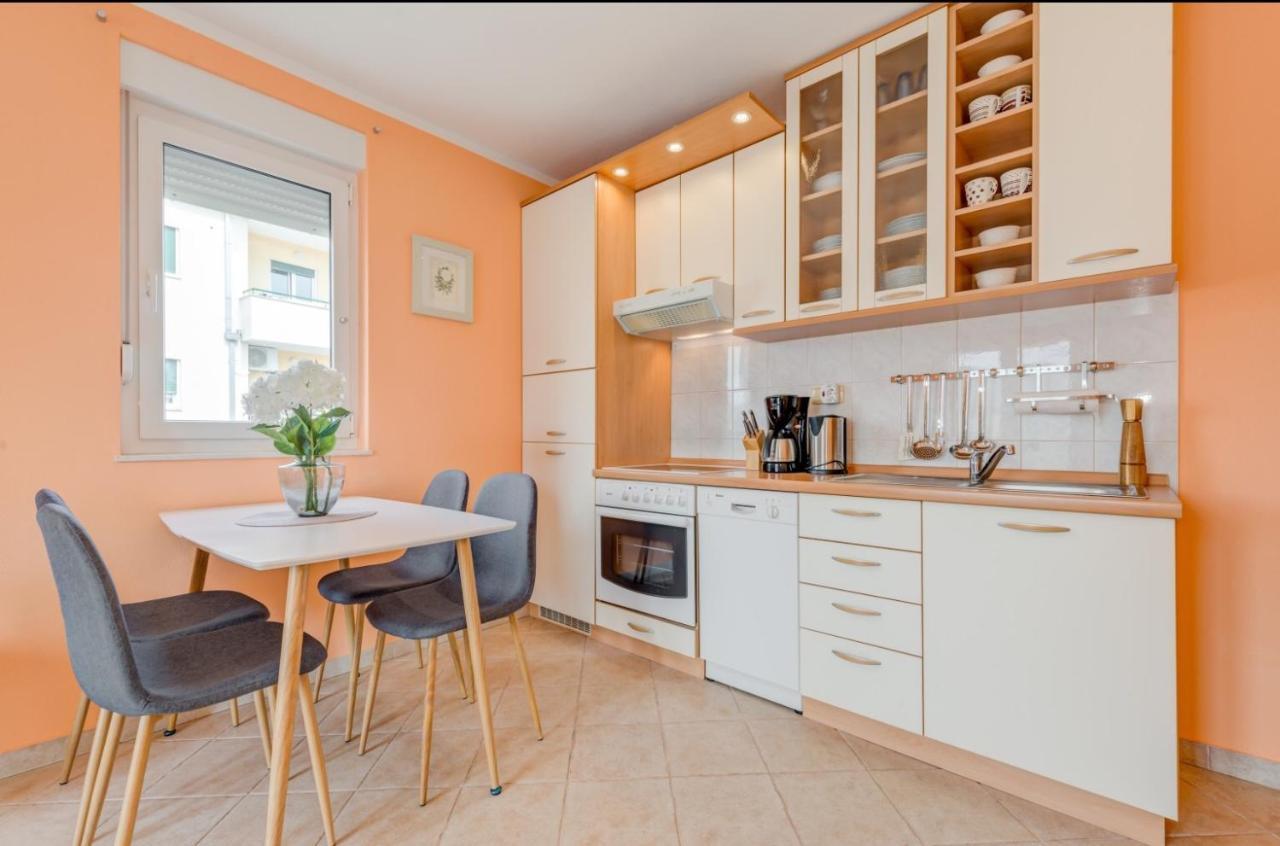 Apartment The Old Town View Apartment, 5 Min Walk, Parking Trogir