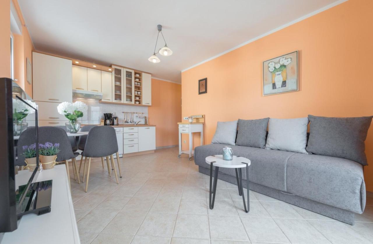 The Old Town View Apartment, 5 Min Walk, Parking *