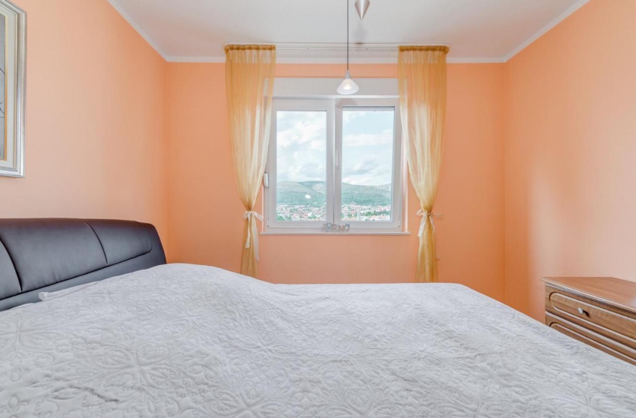 The Old Town View Apartment, 5 Min Walk, Parking Apartment Trogir