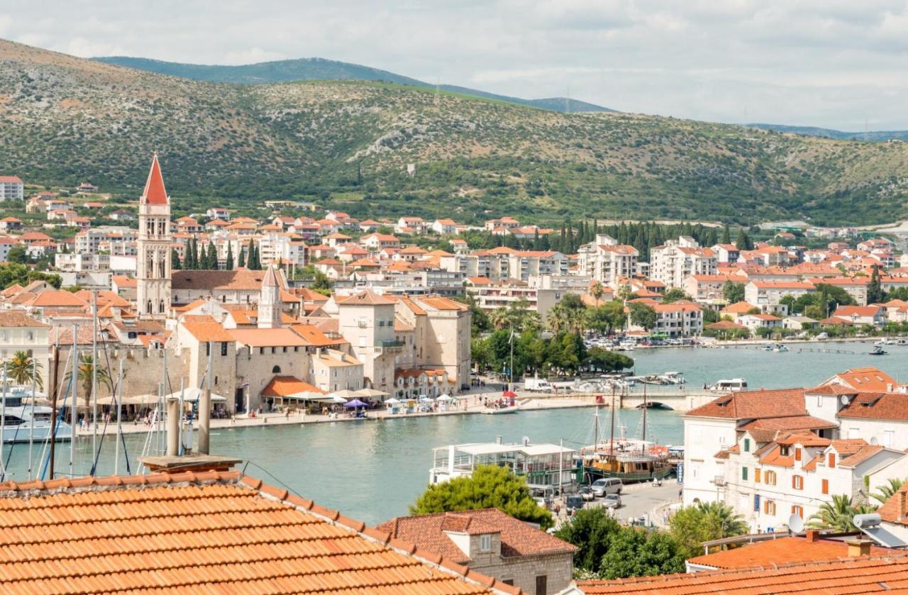The Old Town View Apartment, 5 Min Walk, Parking Trogir