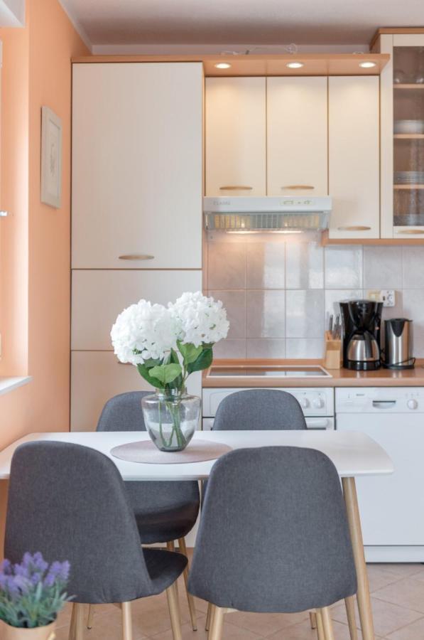 Appartement The Old Town View Apartment, 5 Min Walk, Parking