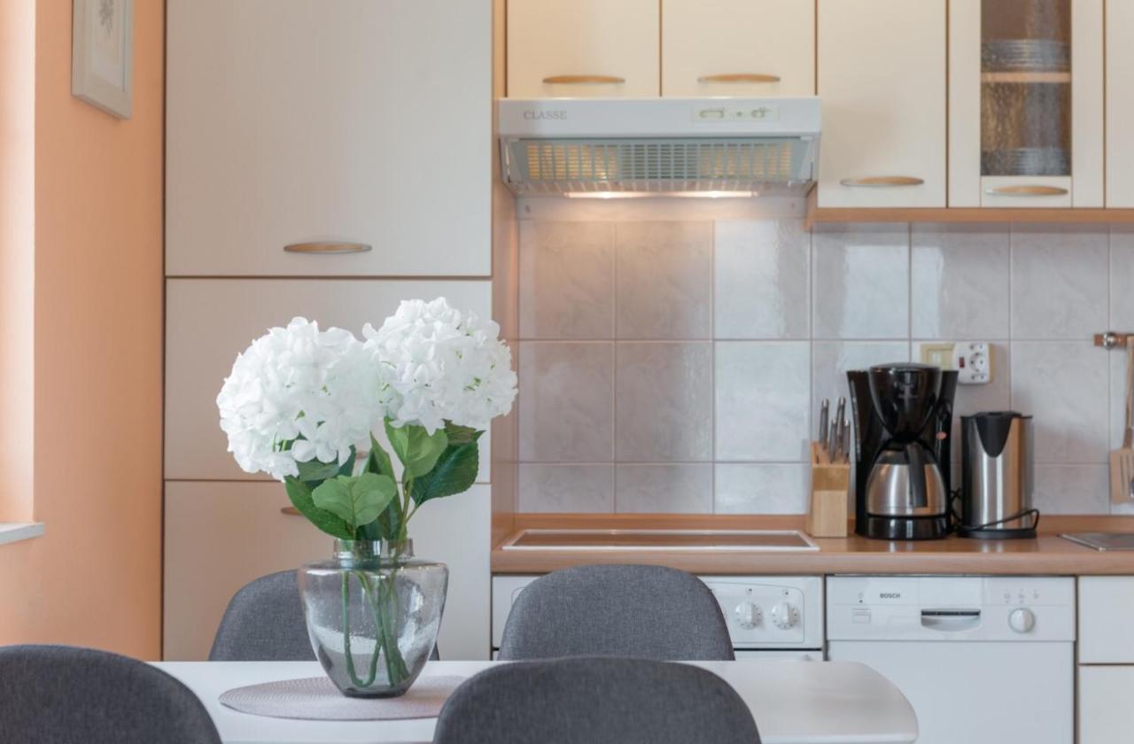 The Old Town View Apartment, 5 Min Walk, Parking Appartement