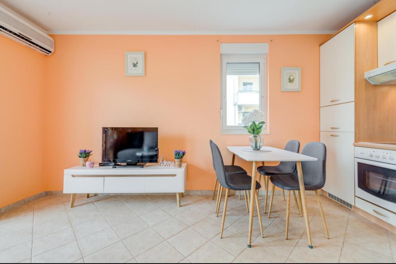 The Old Town View Apartment, 5 Min Walk, Parking Appartement Trogir